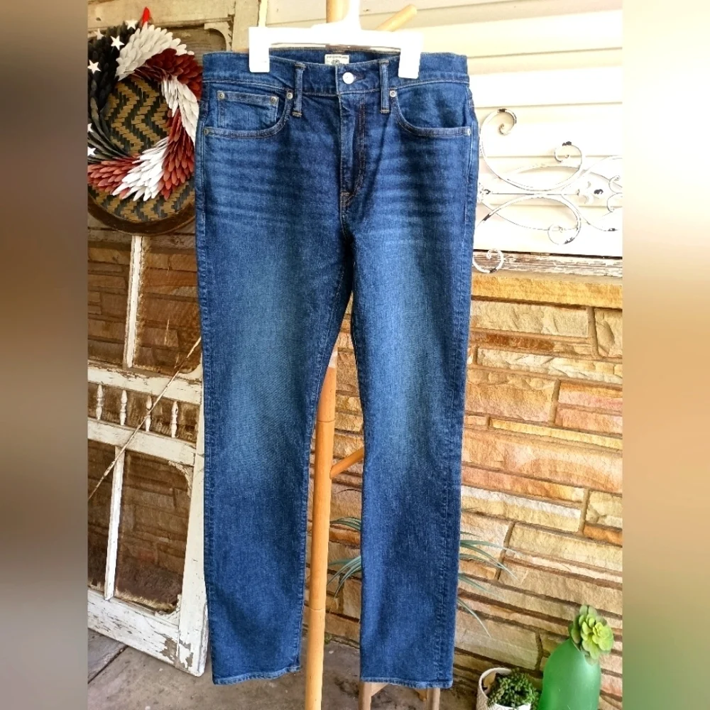 NWT J Crew 770™ Straight-fit stretch Mens jean in medium wash_29W 32L